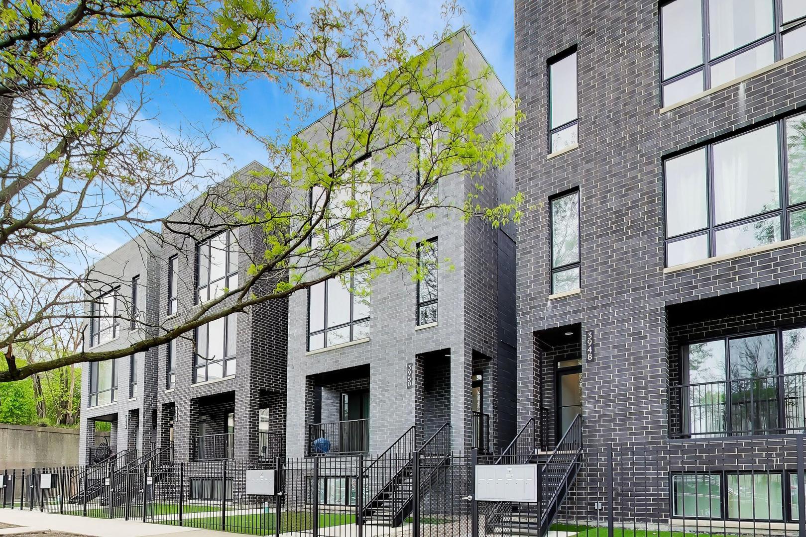 3950 S Indiana Street #1R, Chicago, IL
