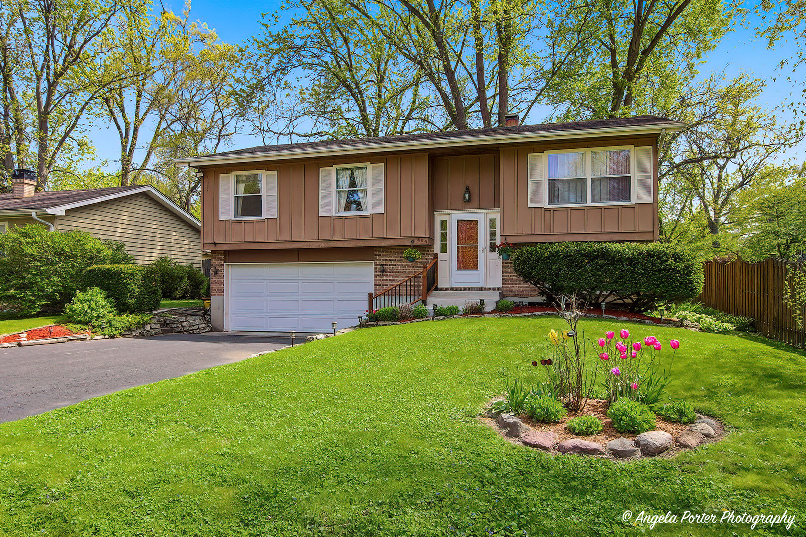 305 Woodbine Avenue, Island Lake, IL