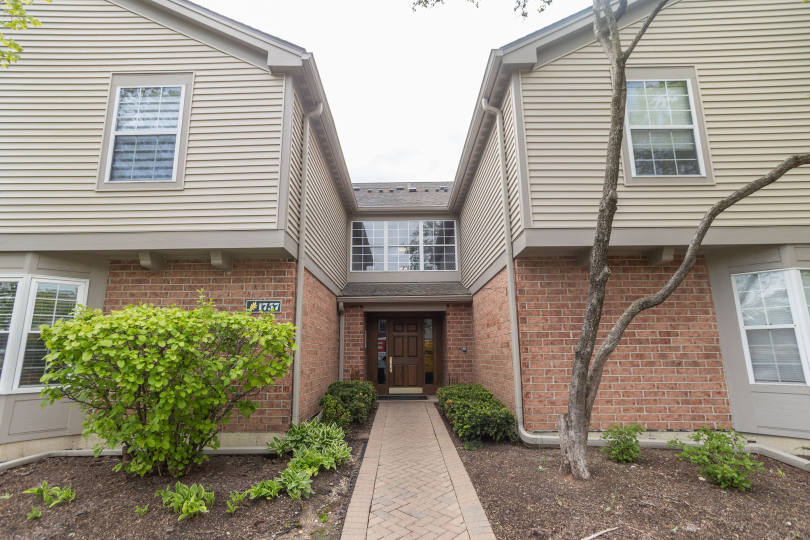 1757 Eastwood Court #1, Schaumburg, IL