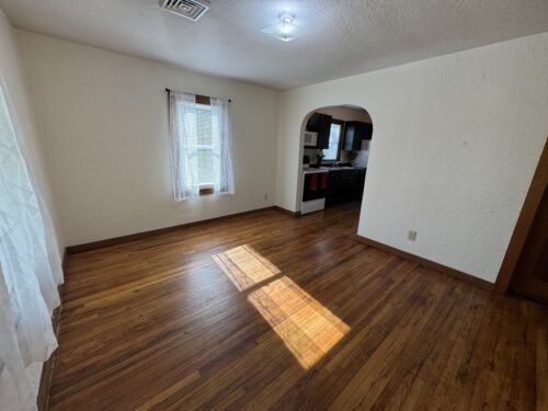 219 W 7th Street, Flora, IL