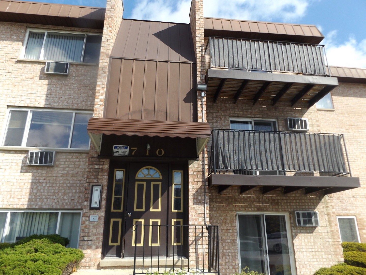 710 W Huntington Commons Road #2B, Mount Prospect, IL