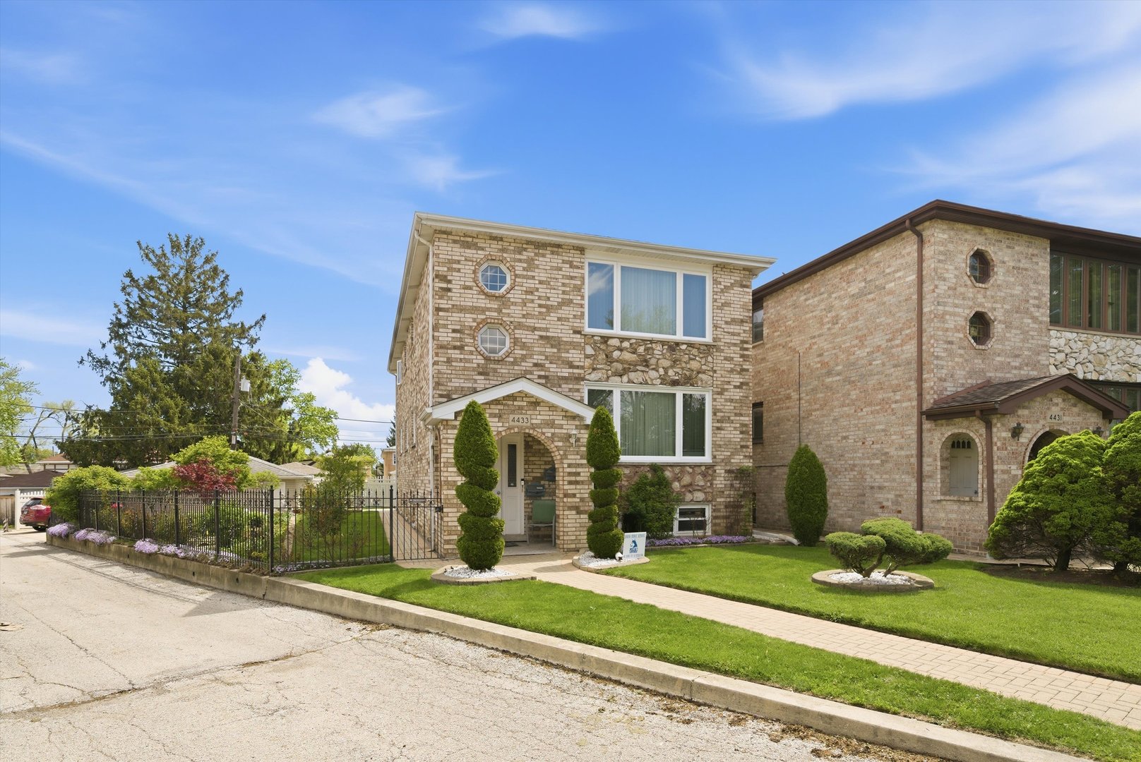 4433 N Neenah Avenue, Harwood Heights, IL