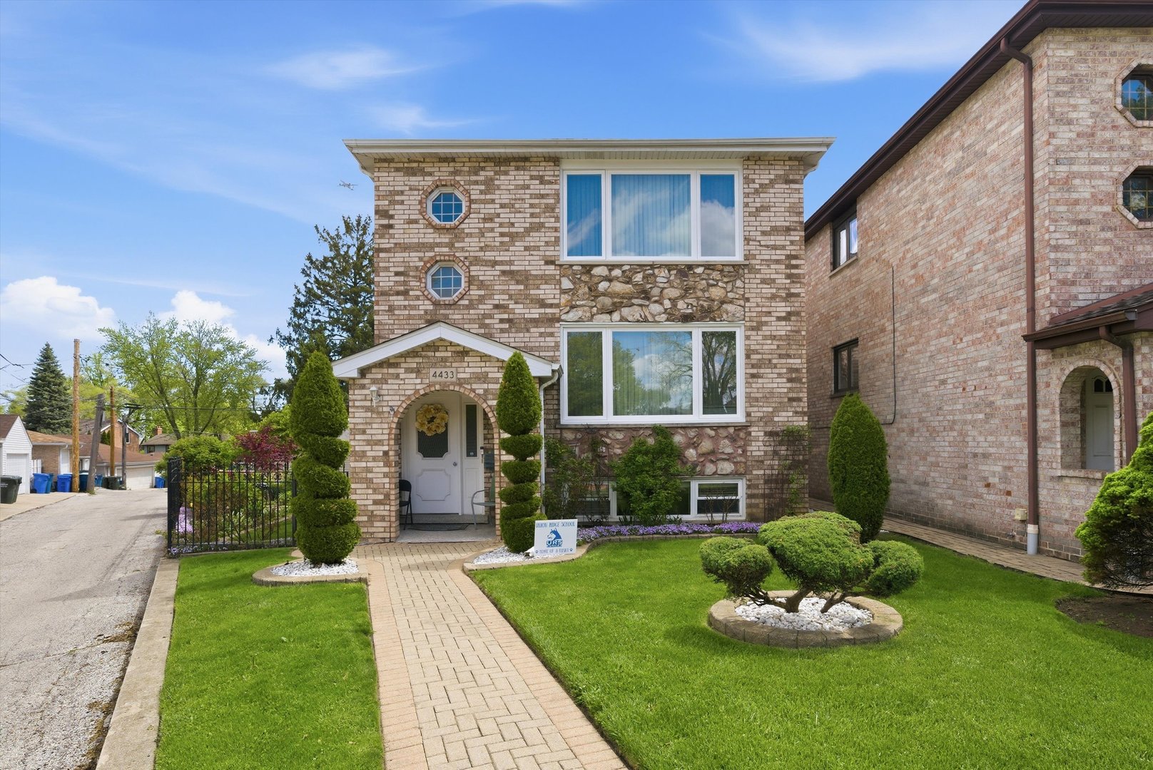 4433 N Neenah Avenue, Harwood Heights, IL