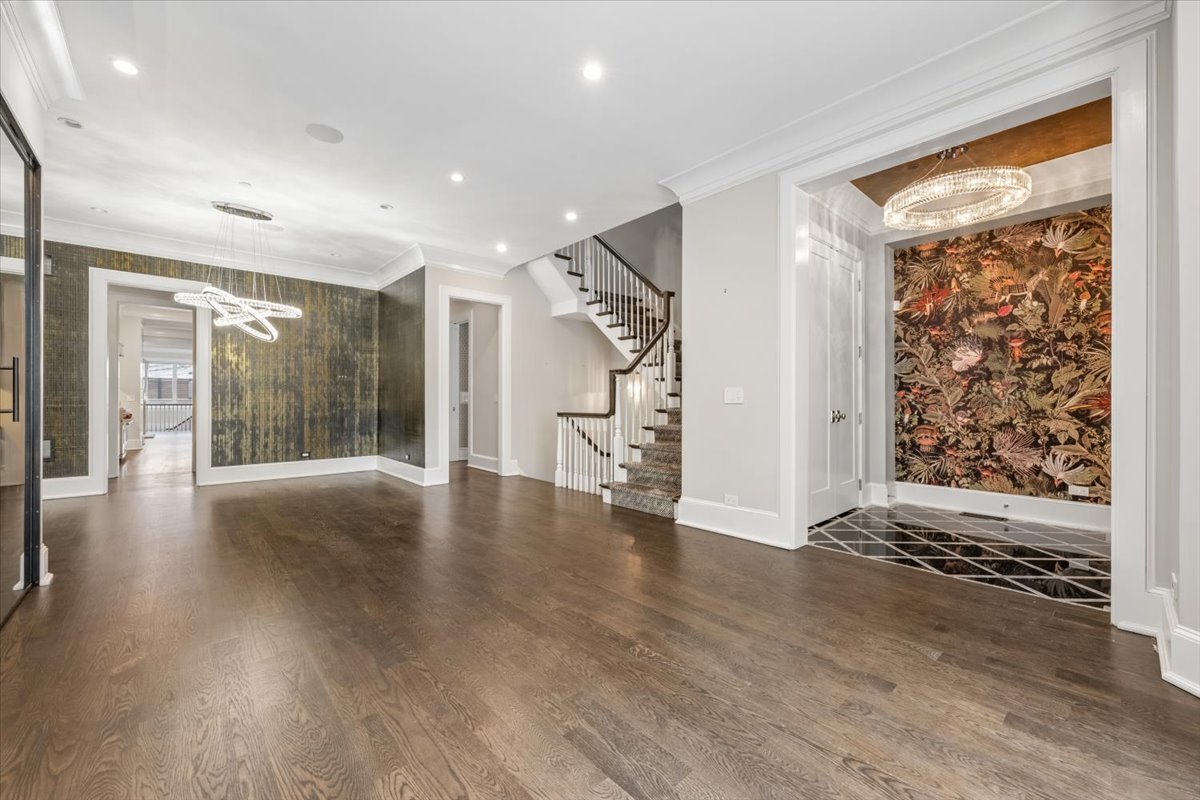 458 W Deming Place, Chicago, IL