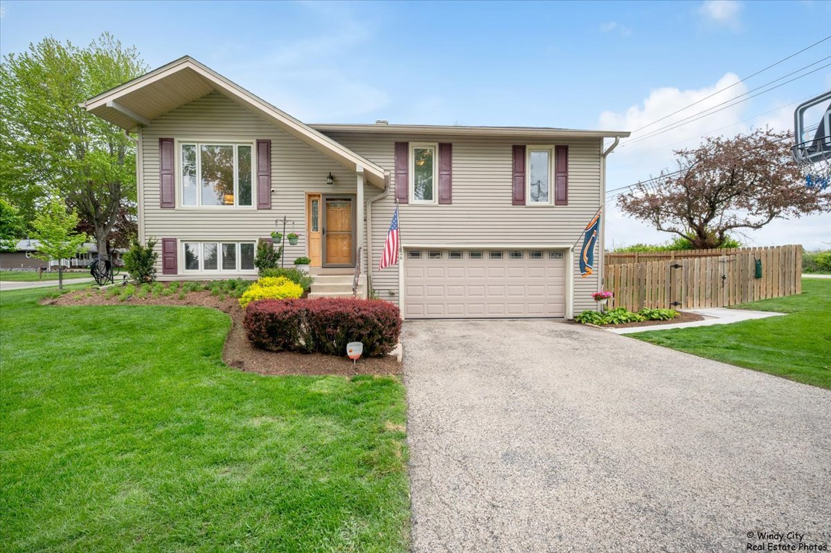26 Washtenaw Street, Algonquin, IL