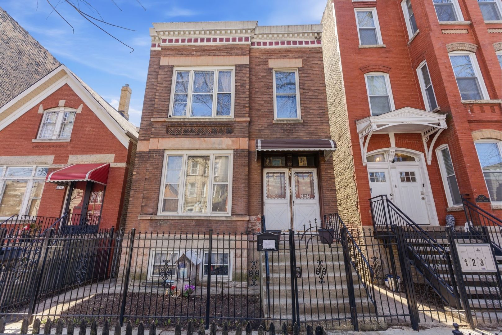 2633 W Crystal Street, Chicago, IL