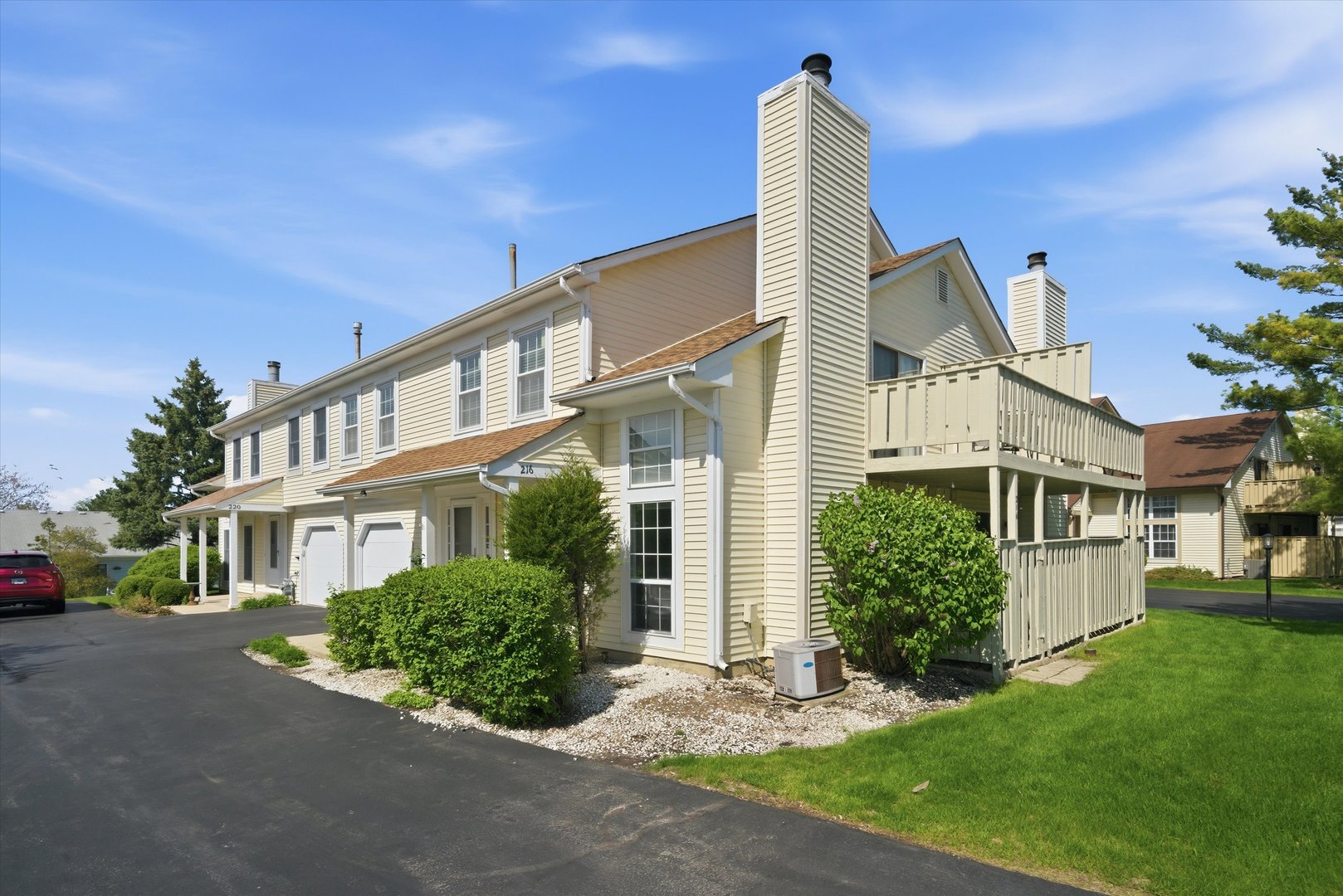 216 Whitewood Drive, Streamwood, IL
