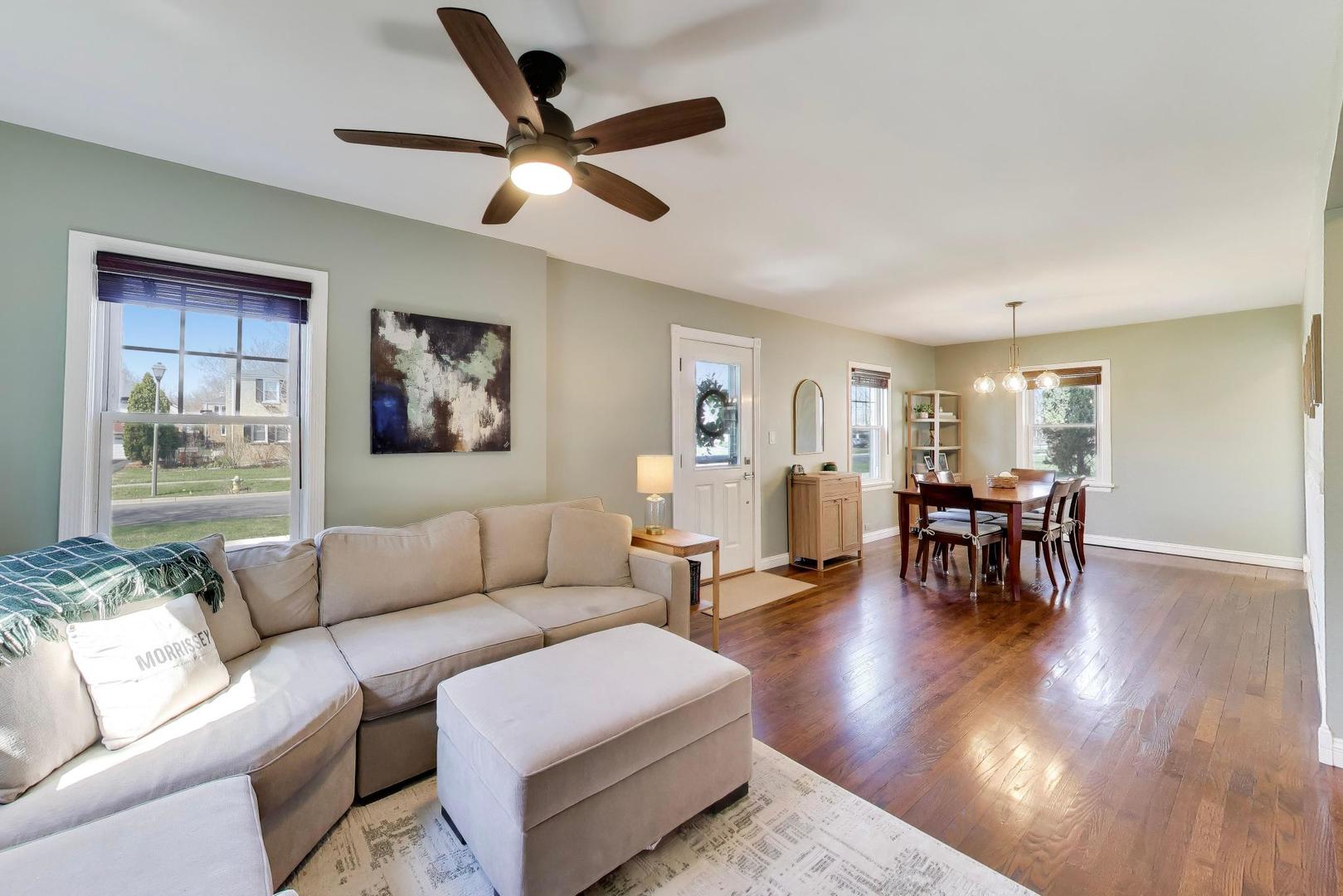901 S Hillside Avenue, Elmhurst, IL