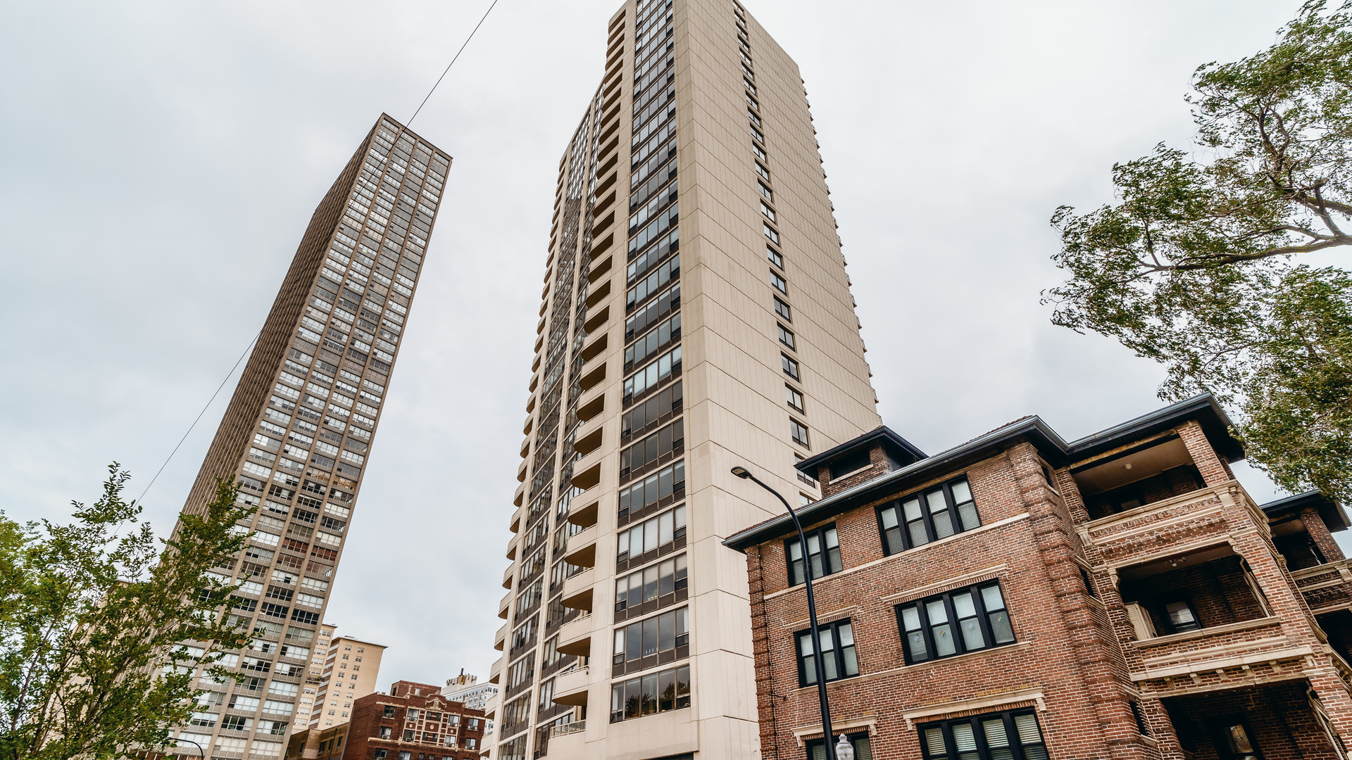 3930 N Pine Grove Avenue #1205, Chicago, IL