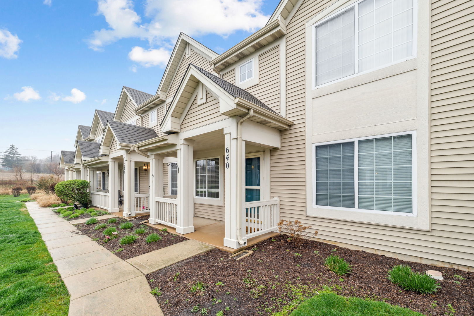 640 Lincoln Station Drive, Oswego, IL