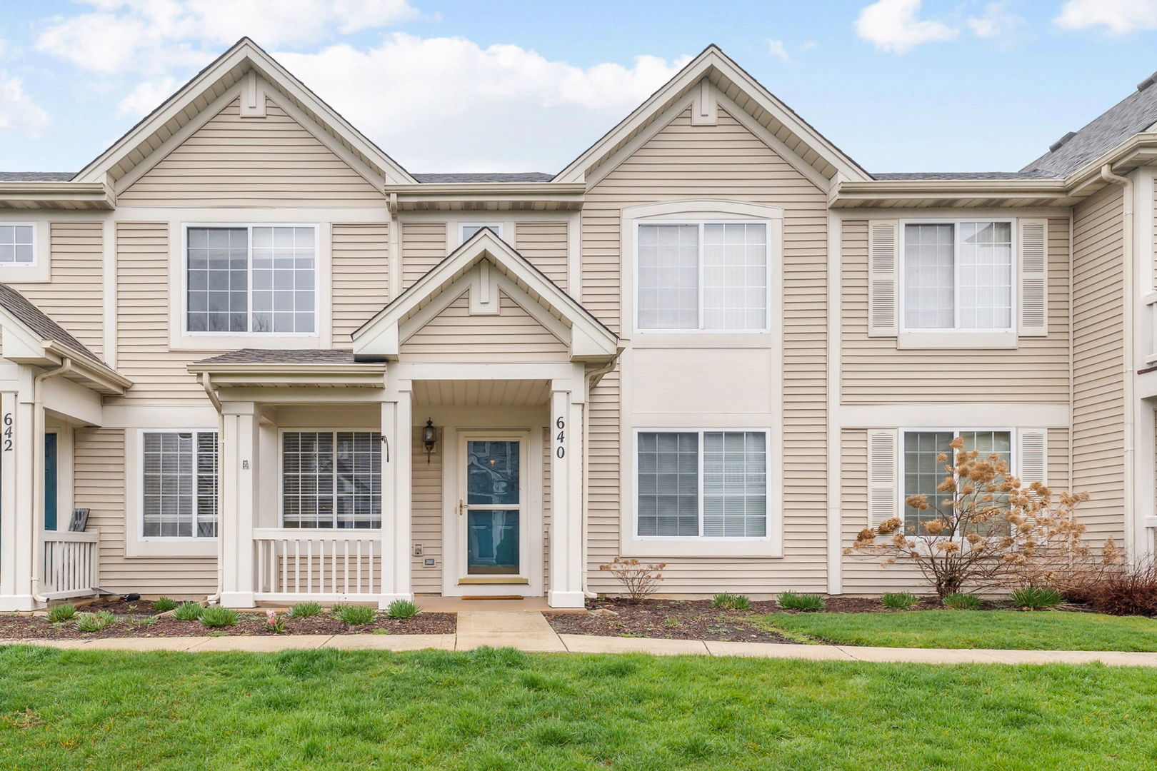 640 Lincoln Station Drive, Oswego, IL