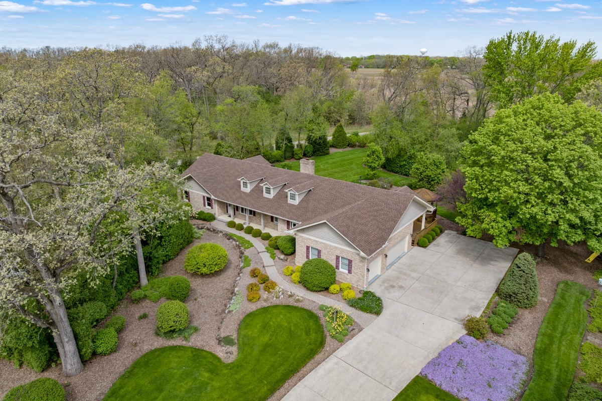 44W664 Oakshire Lane, Hampshire, IL
