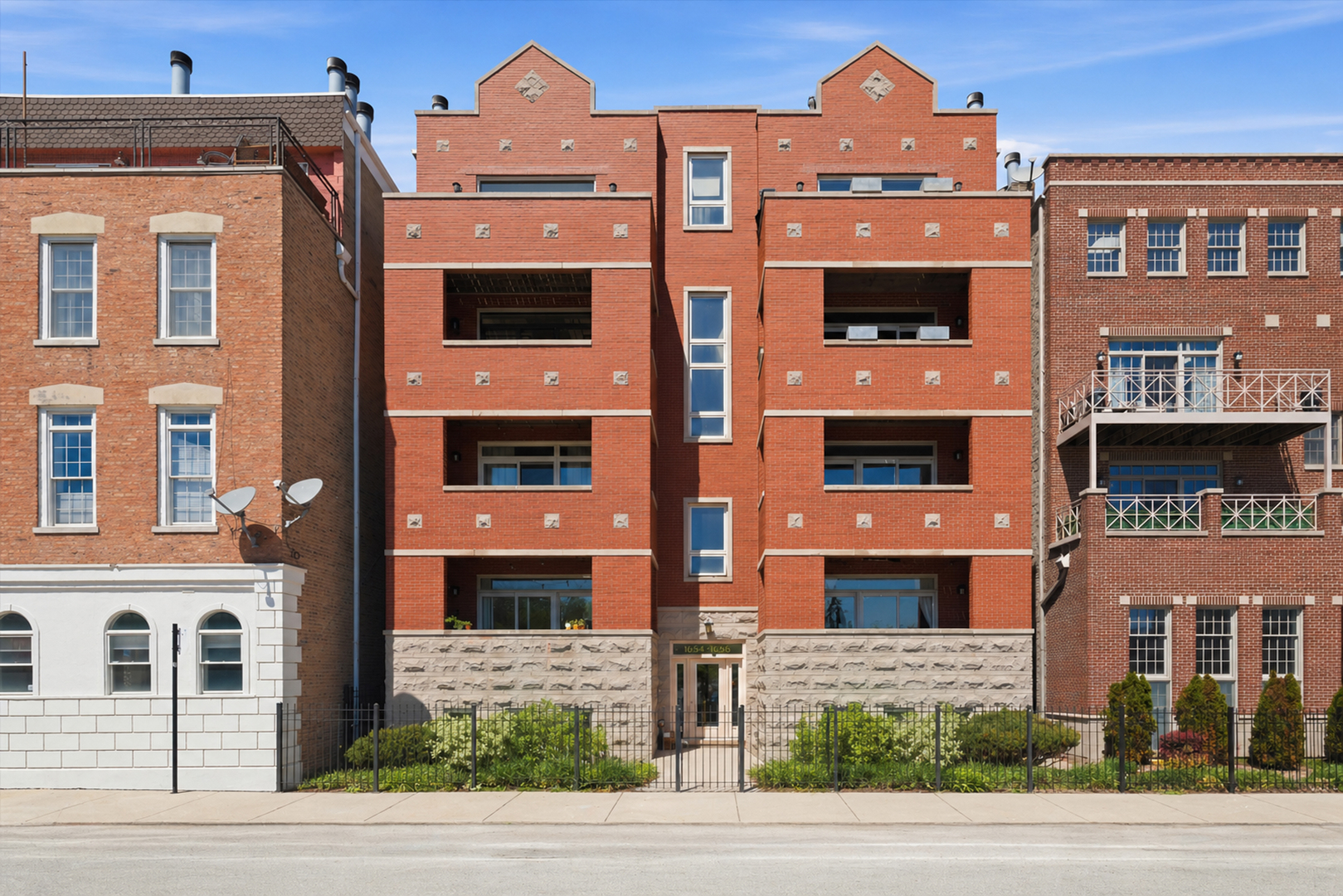 1656 W Augusta Boulevard #3W, Chicago, IL