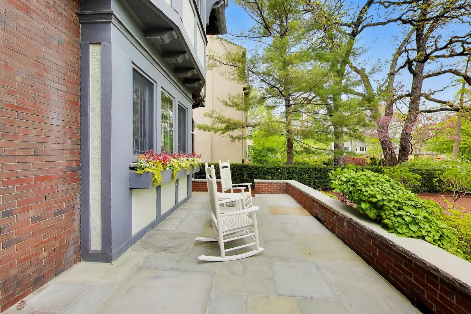 1218 Sheridan Road, Evanston, IL