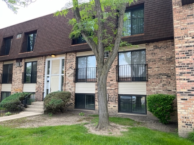 183 N Waters Edge Drive #301, Glendale Heights, IL