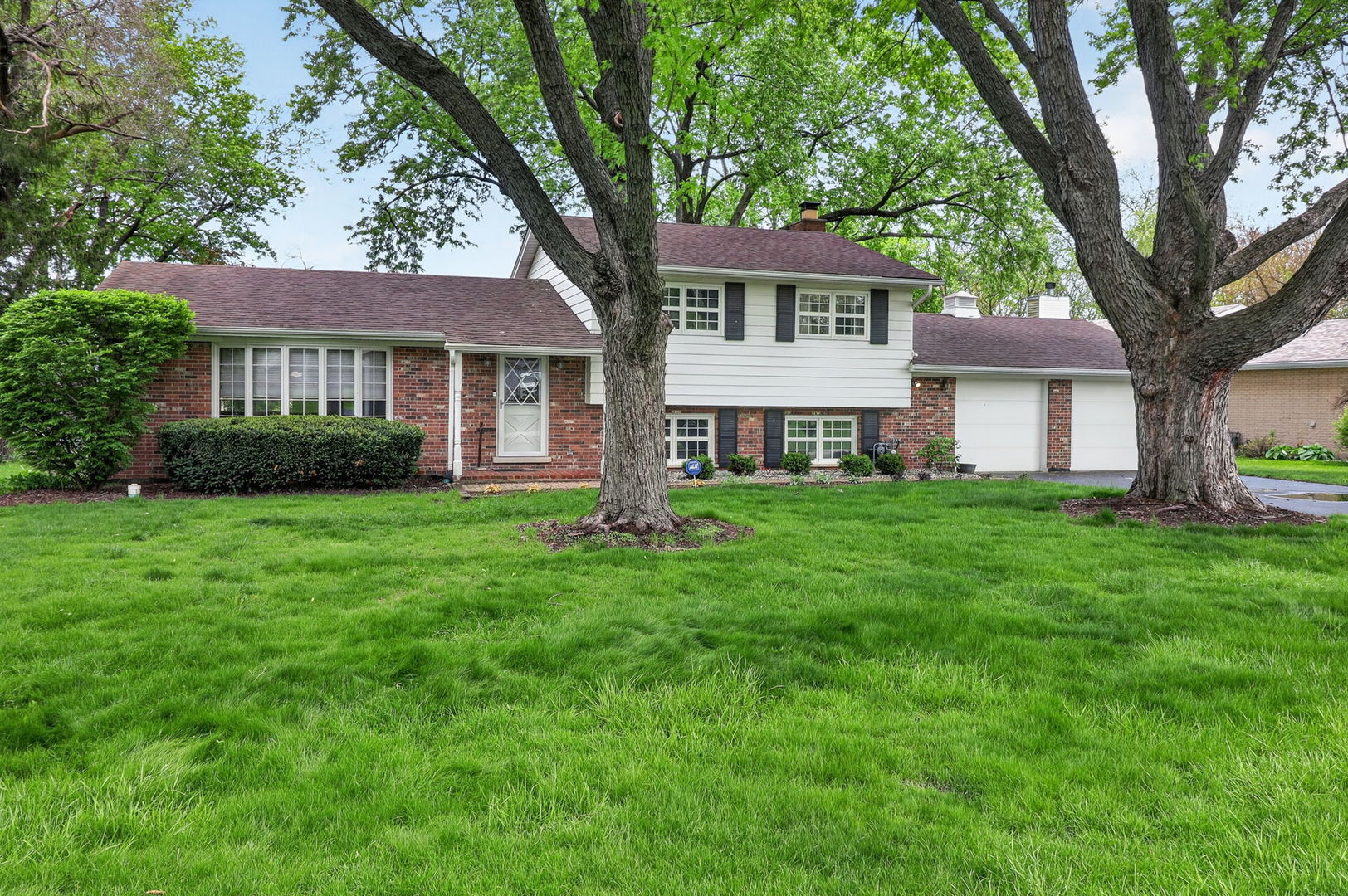 8607 Main Street, Downers Grove, IL