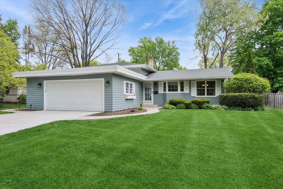 1232 Laurel Lane, Naperville, IL