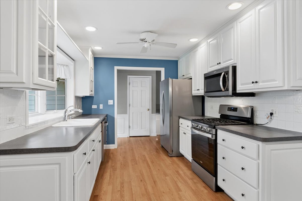 1232 Laurel Lane, Naperville, IL