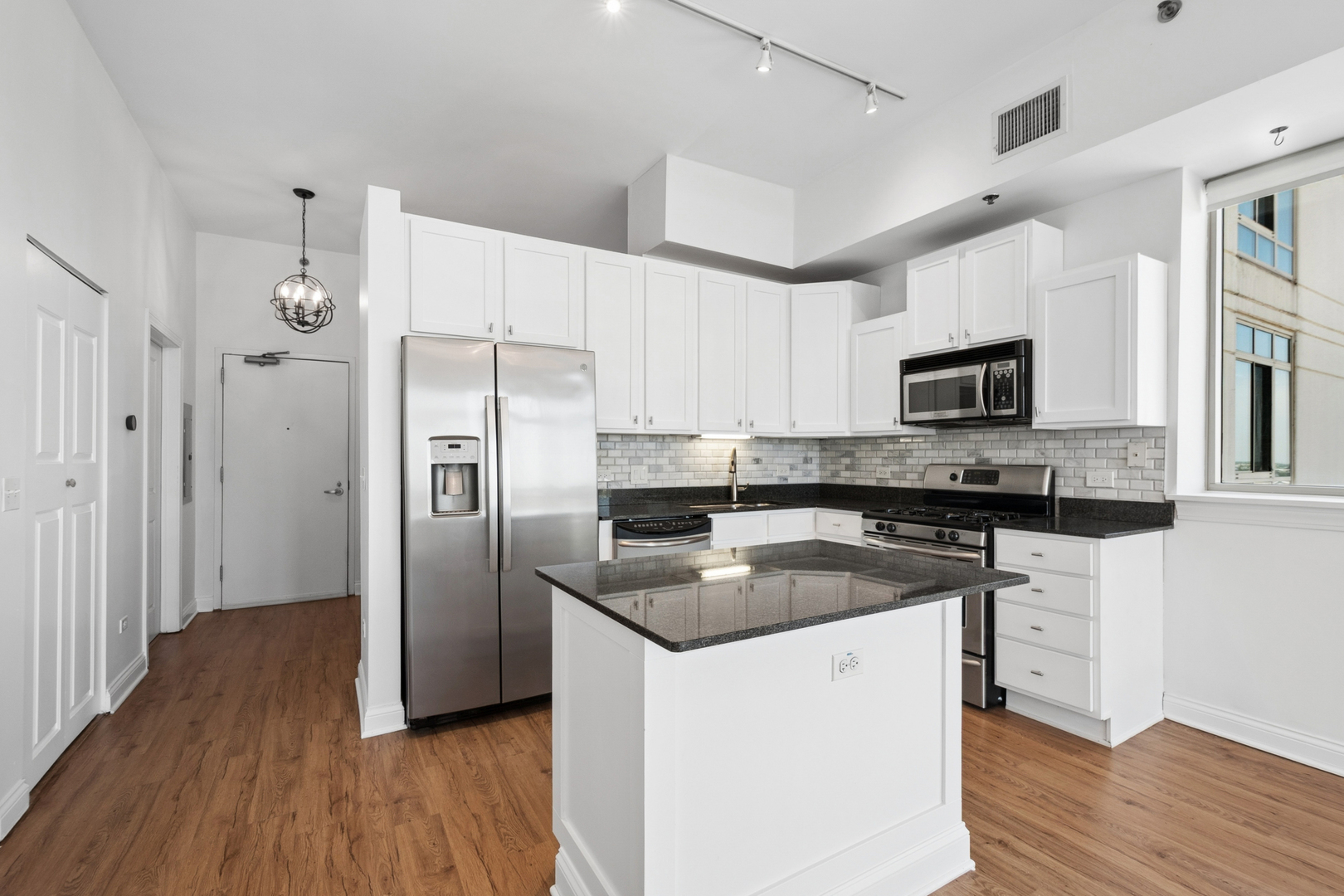 230 W DIVISION Street #1408, Chicago, IL