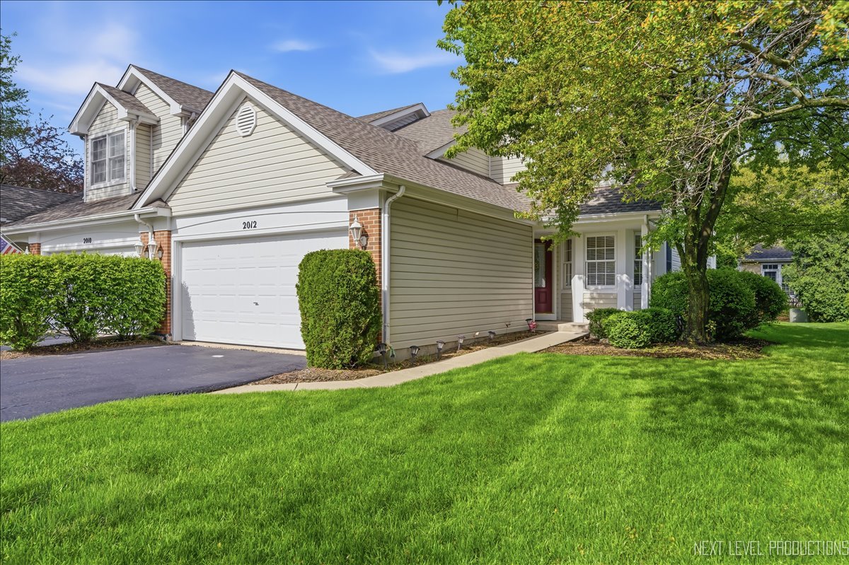 2012 WAVERLY Circle, St. Charles, IL