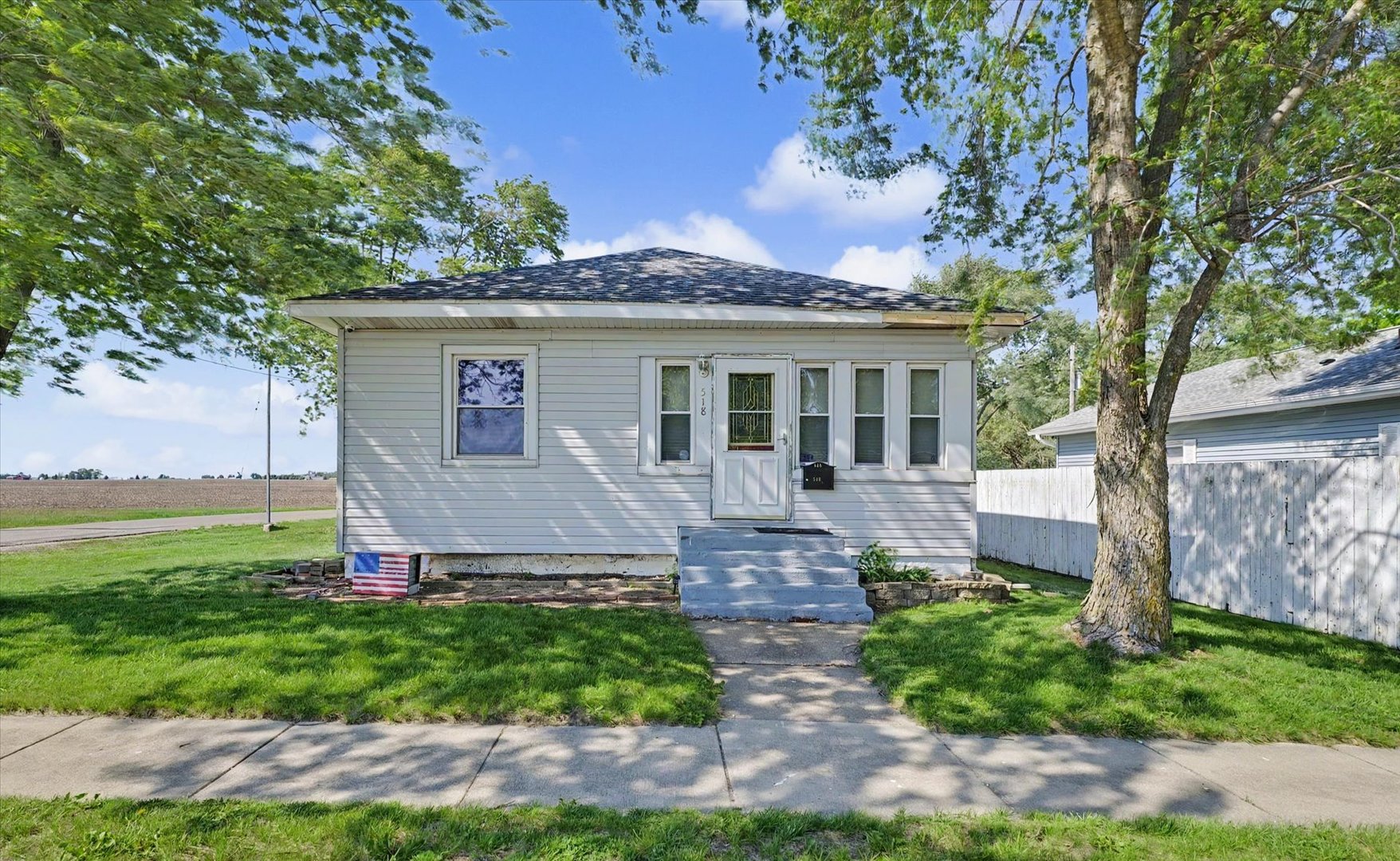 518 W Harrison Street, Villa Grove, IL