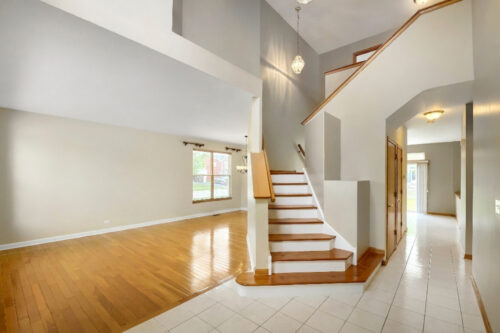555 N Haverhill Lane, South Elgin, IL