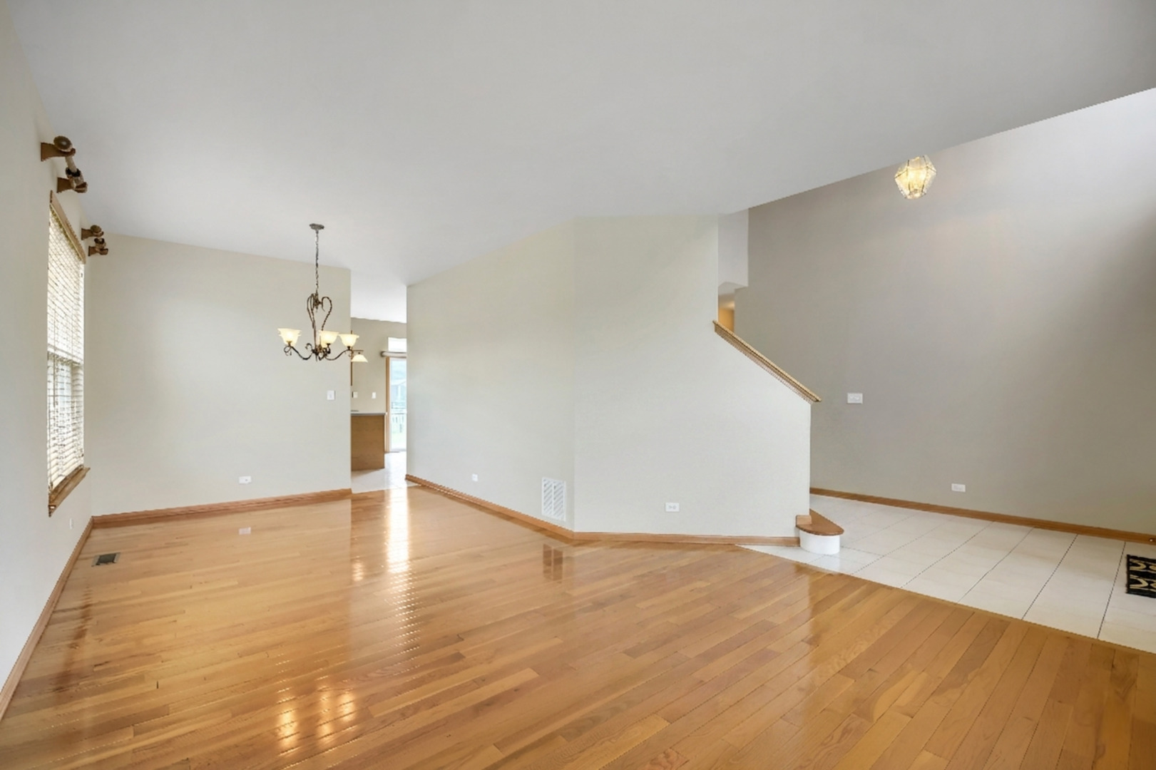 555 N Haverhill Lane, South Elgin, IL