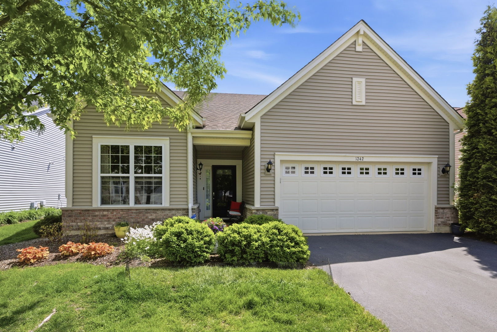 1242 Barkston Lane, Aurora, IL
