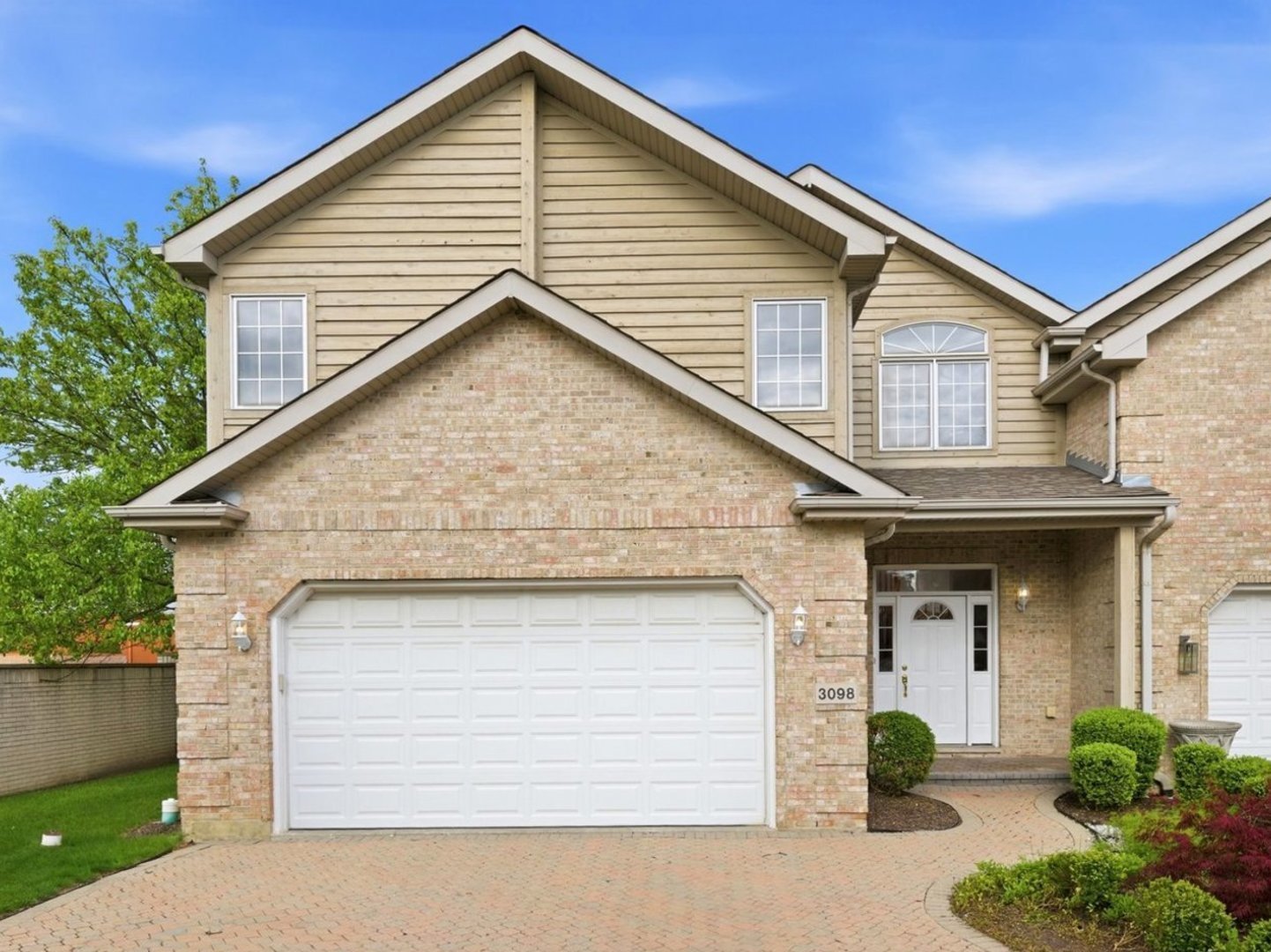 3098 Rosebrook Circle, Westchester, IL