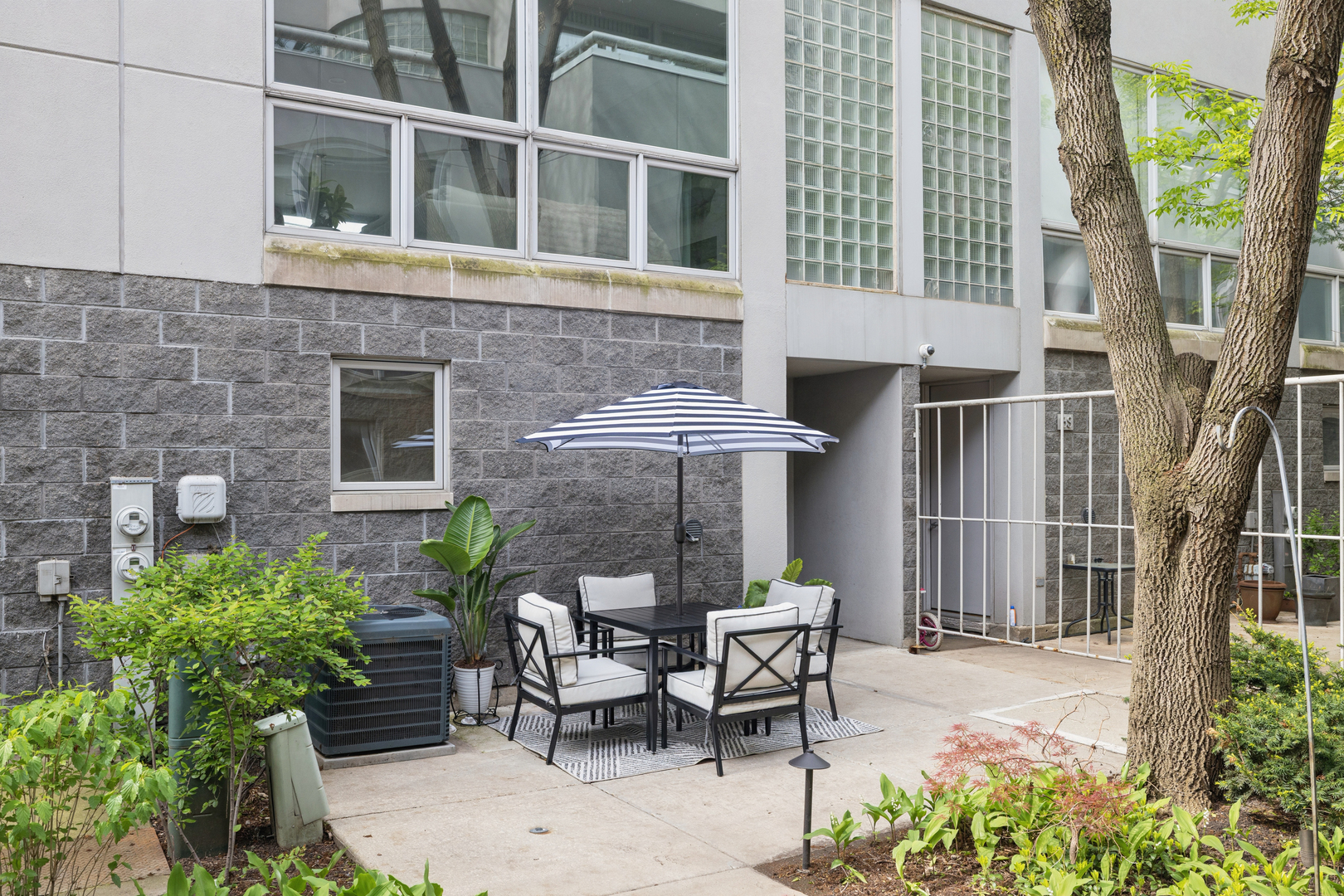 660 N Peoria Street #6S, Chicago, IL
