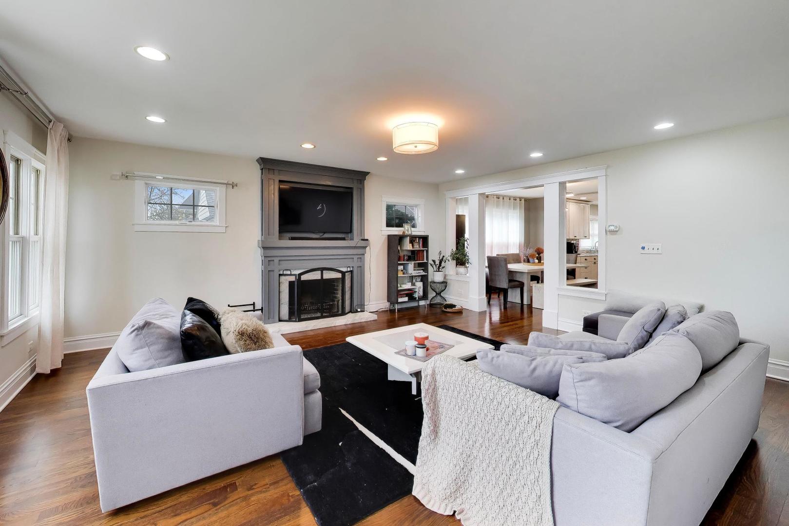 274 N Oak Street, Elmhurst, IL