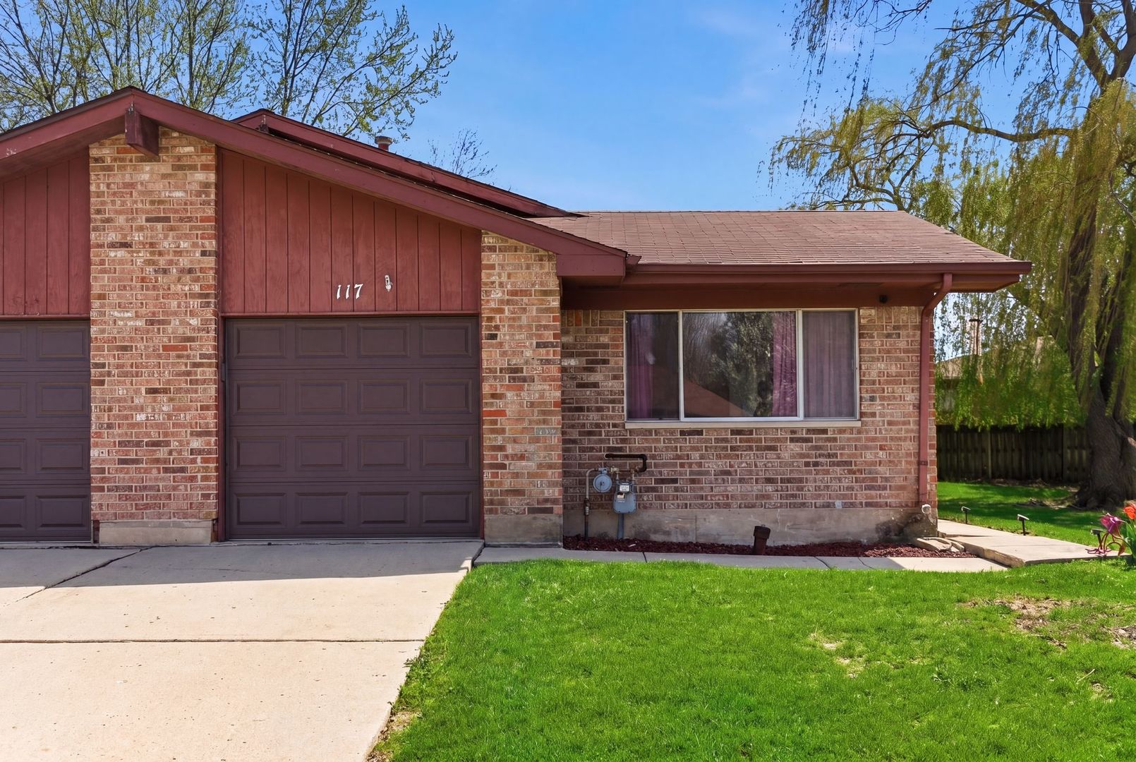 117 Virginia Court, Streamwood, IL