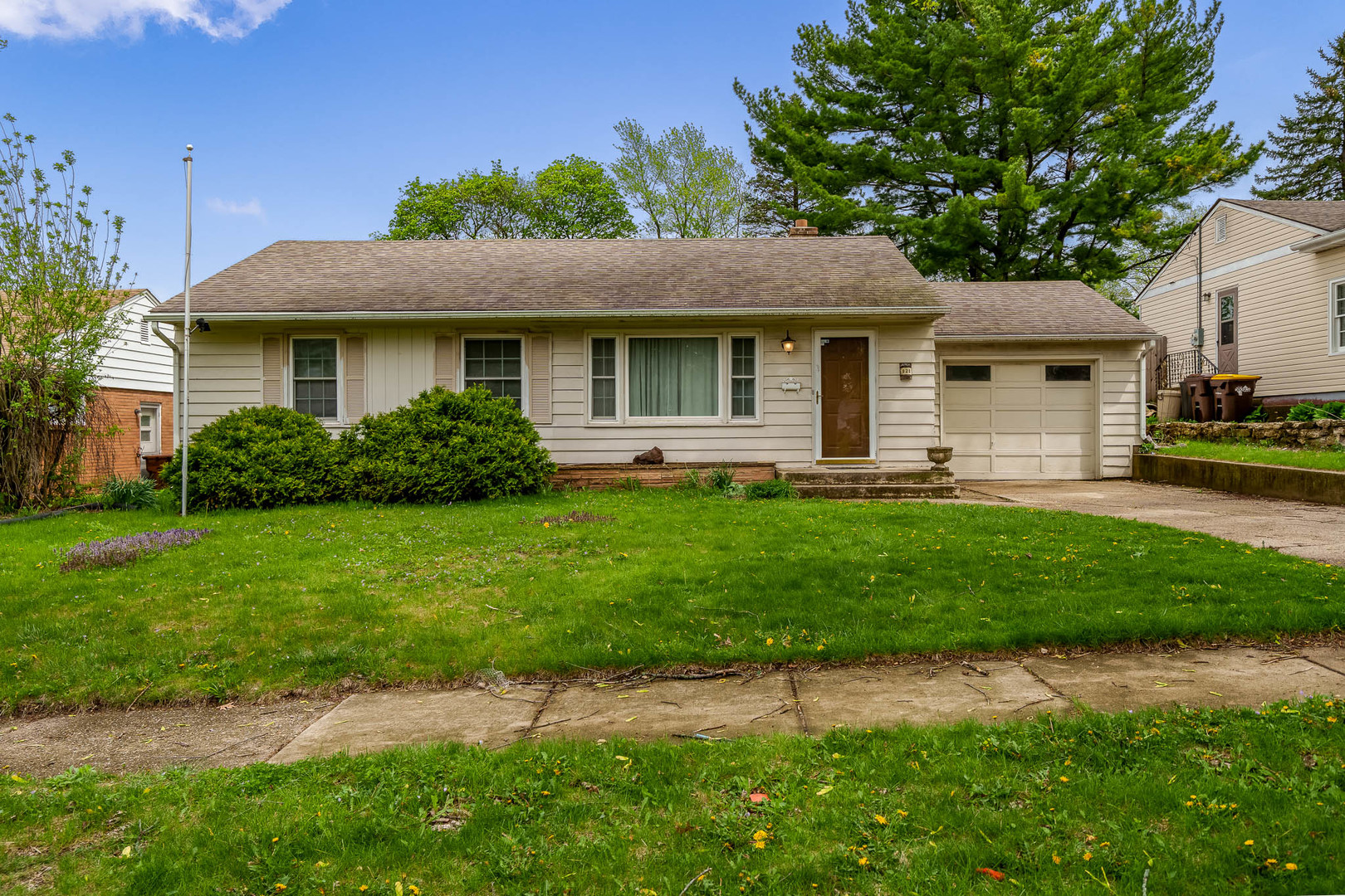 920 WOODLAND Drive, Rockford, IL