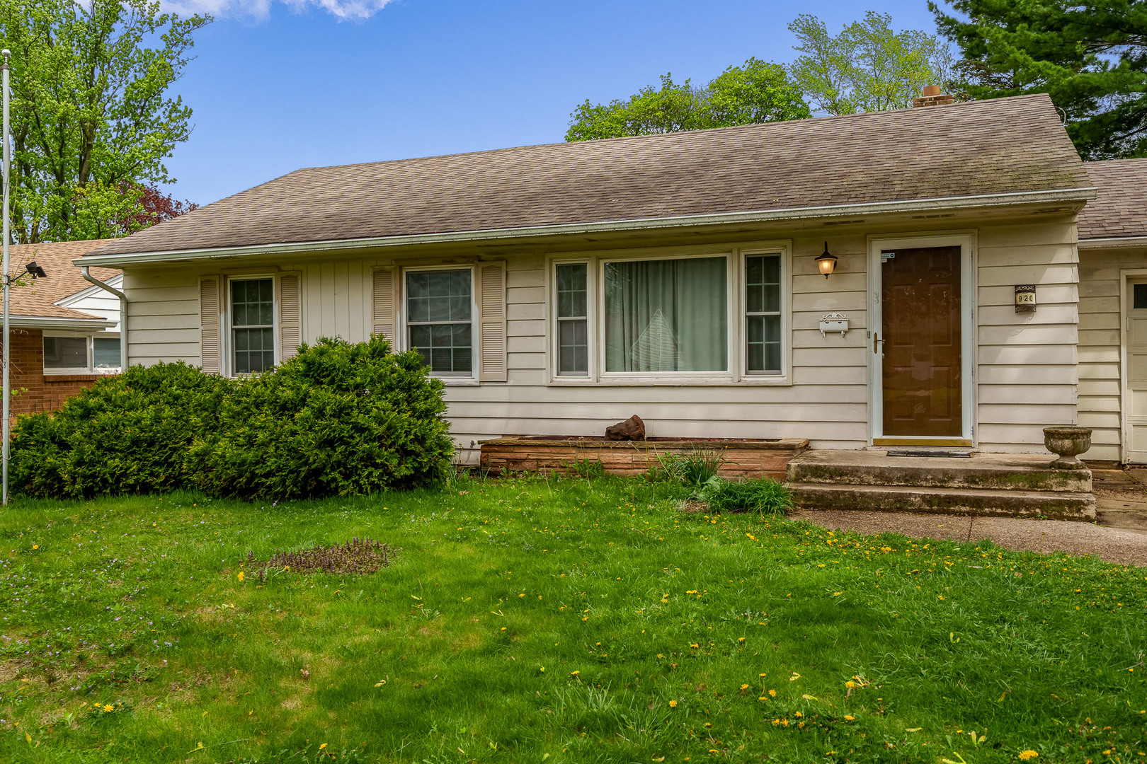 920 WOODLAND Drive, Rockford, IL