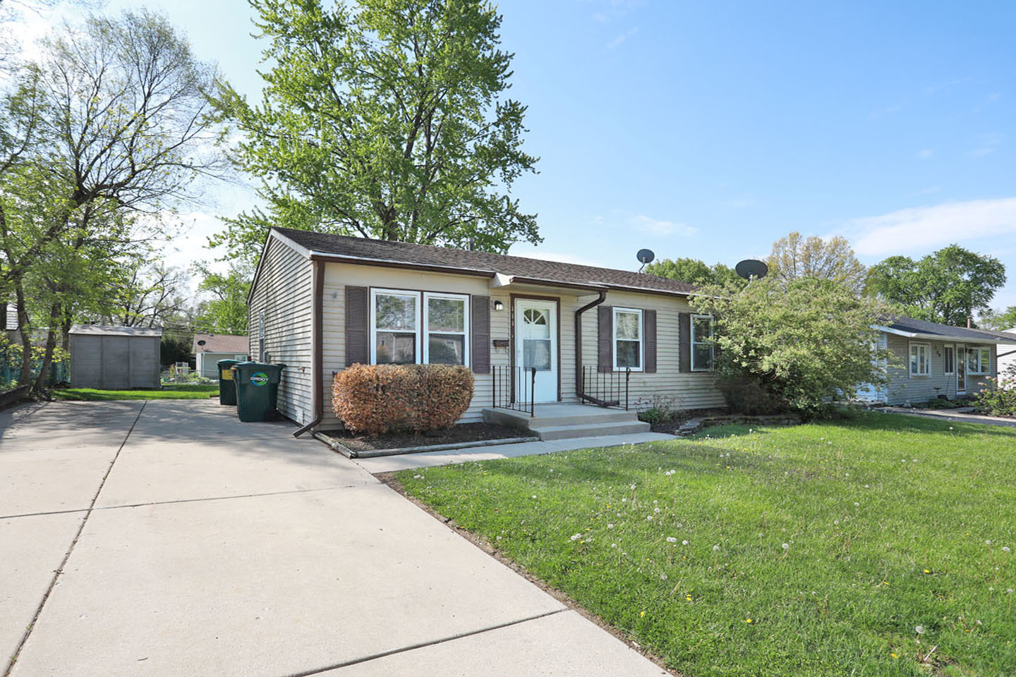 111 Elm Lane, Streamwood, IL
