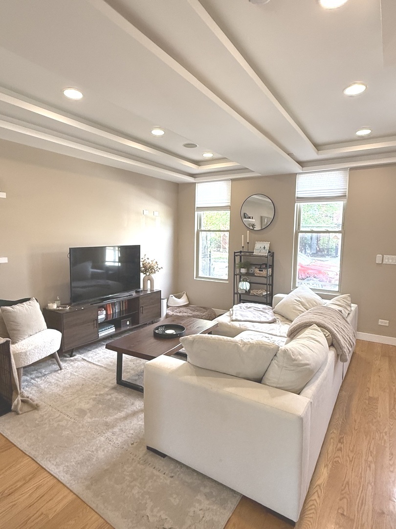 2153 N Richmond Street #2153, Chicago, IL