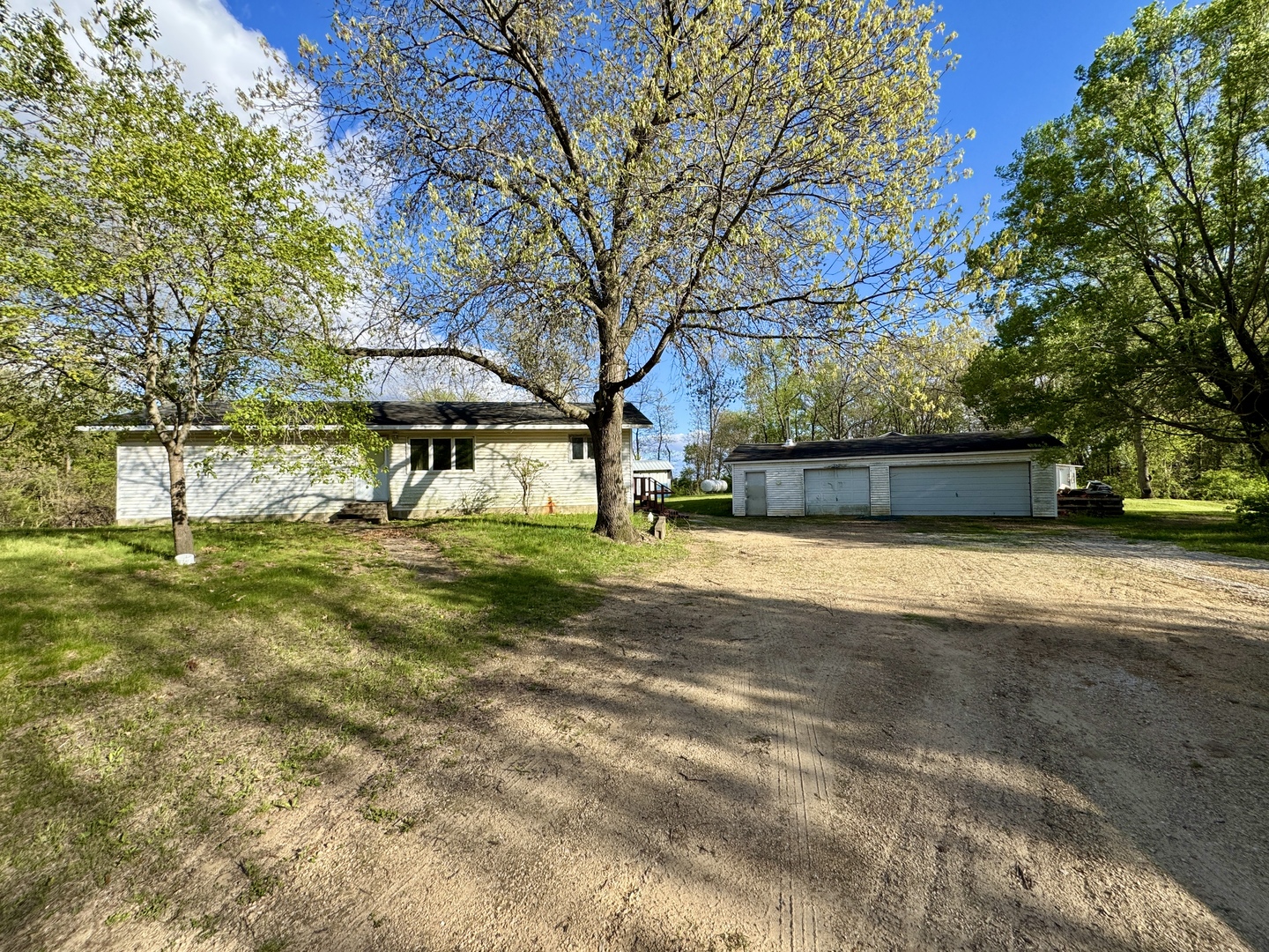1079 Brewster Road, Amboy, IL