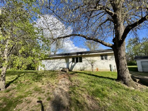 1079 Brewster Road, Amboy, IL