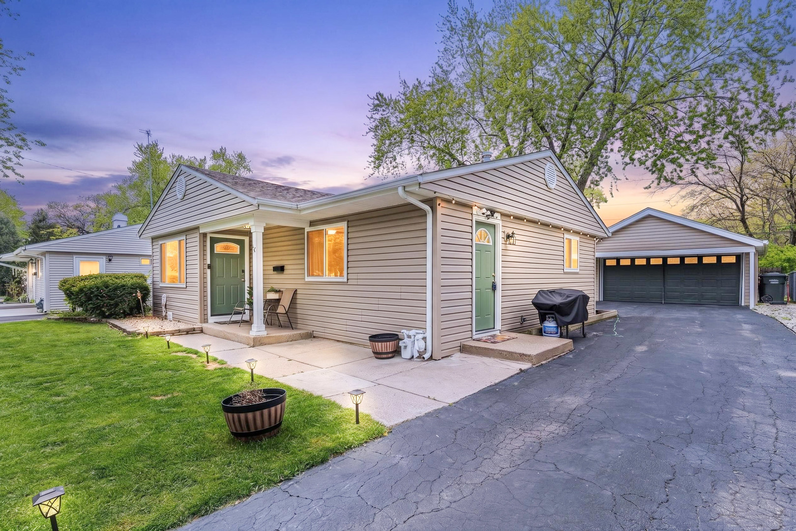 52 Sparrow Road, Carpentersville, IL