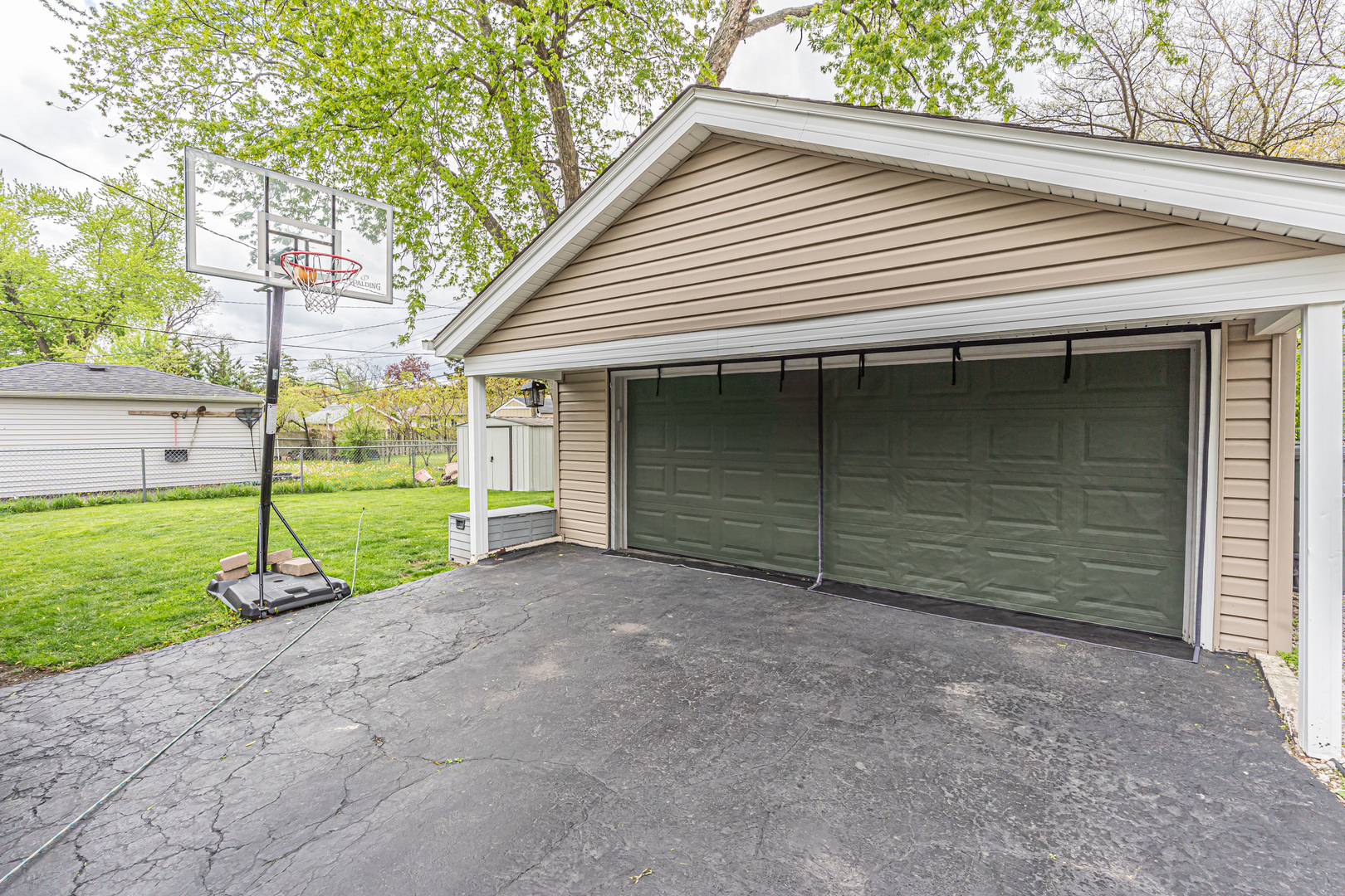 52 Sparrow Road, Carpentersville, IL