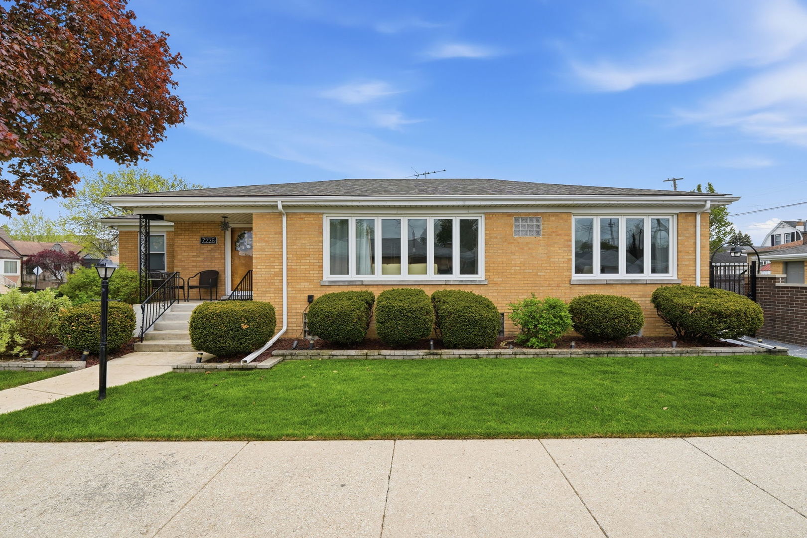 7235 W Barry Avenue, Chicago, IL