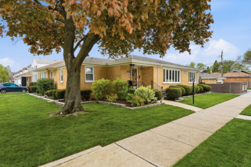7235 W Barry Avenue, Chicago, IL