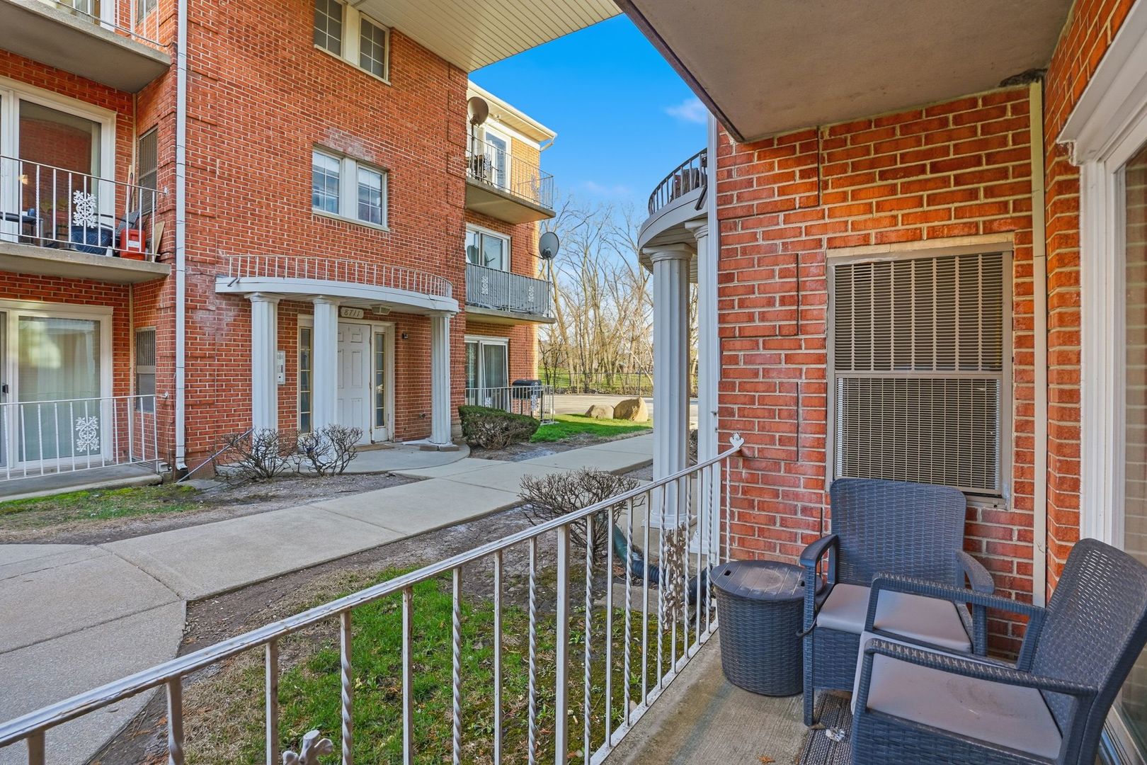 8713 W Ballard Road, Des Plaines, IL