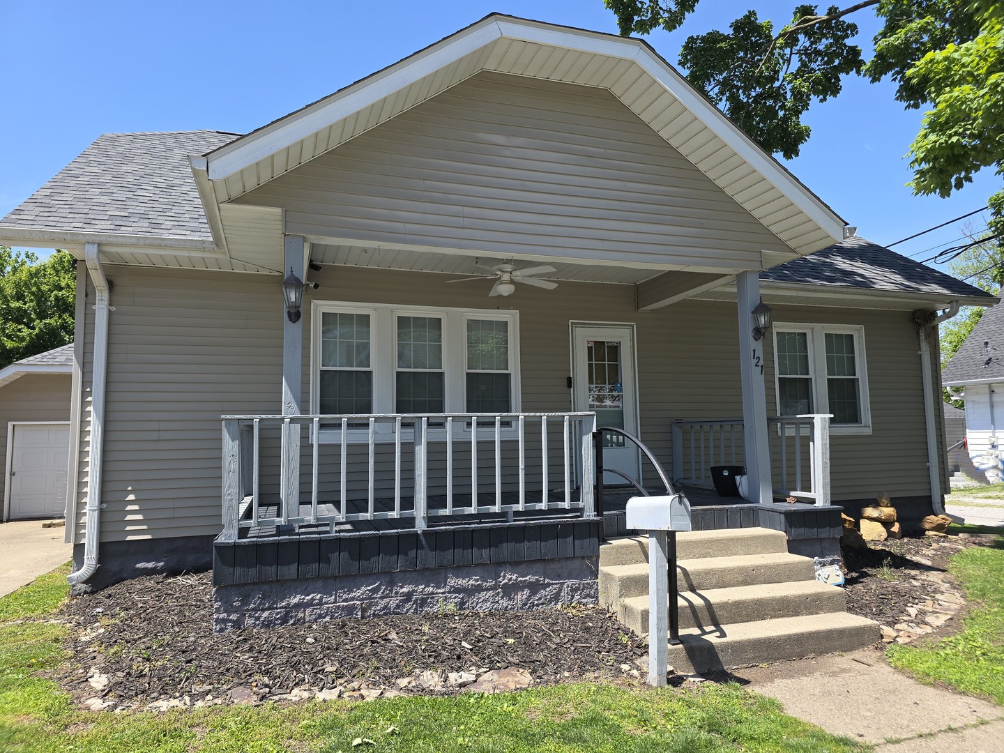 121 N Ludlow Street, Olney, IL