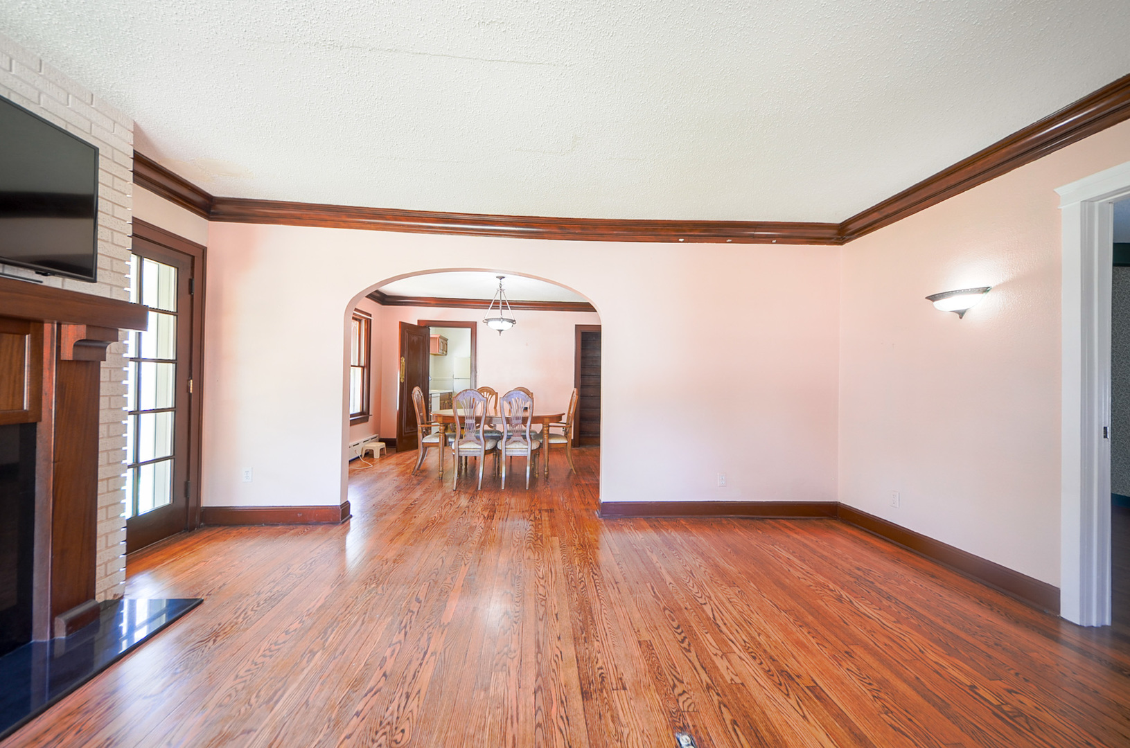 221 W Courtland Street, Mundelein, IL