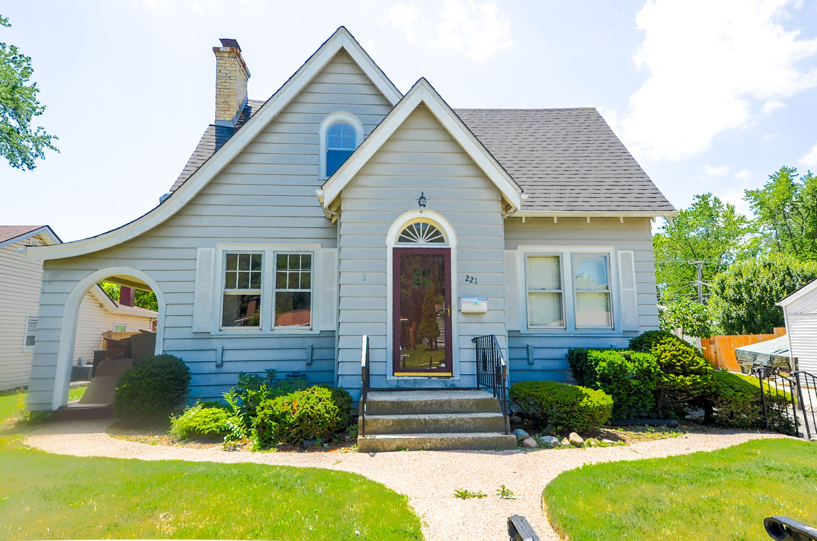 221 W Courtland Street, Mundelein, IL