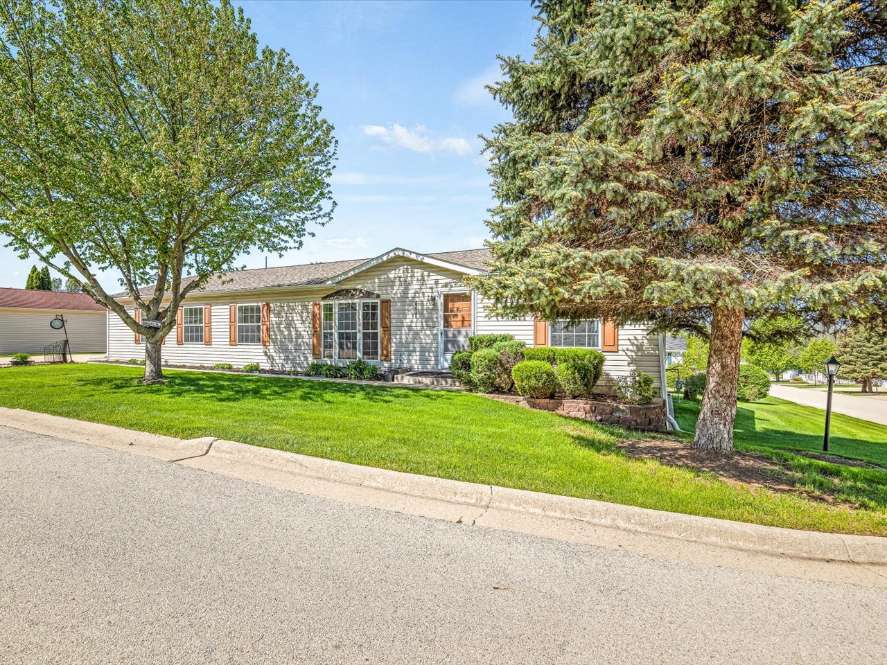 8438 HICKORY TREE Drive, Machesney Park, IL