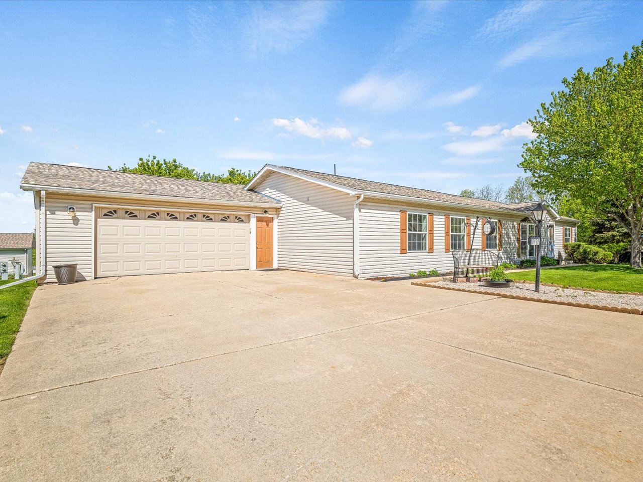 8438 HICKORY TREE Drive, Machesney Park, IL