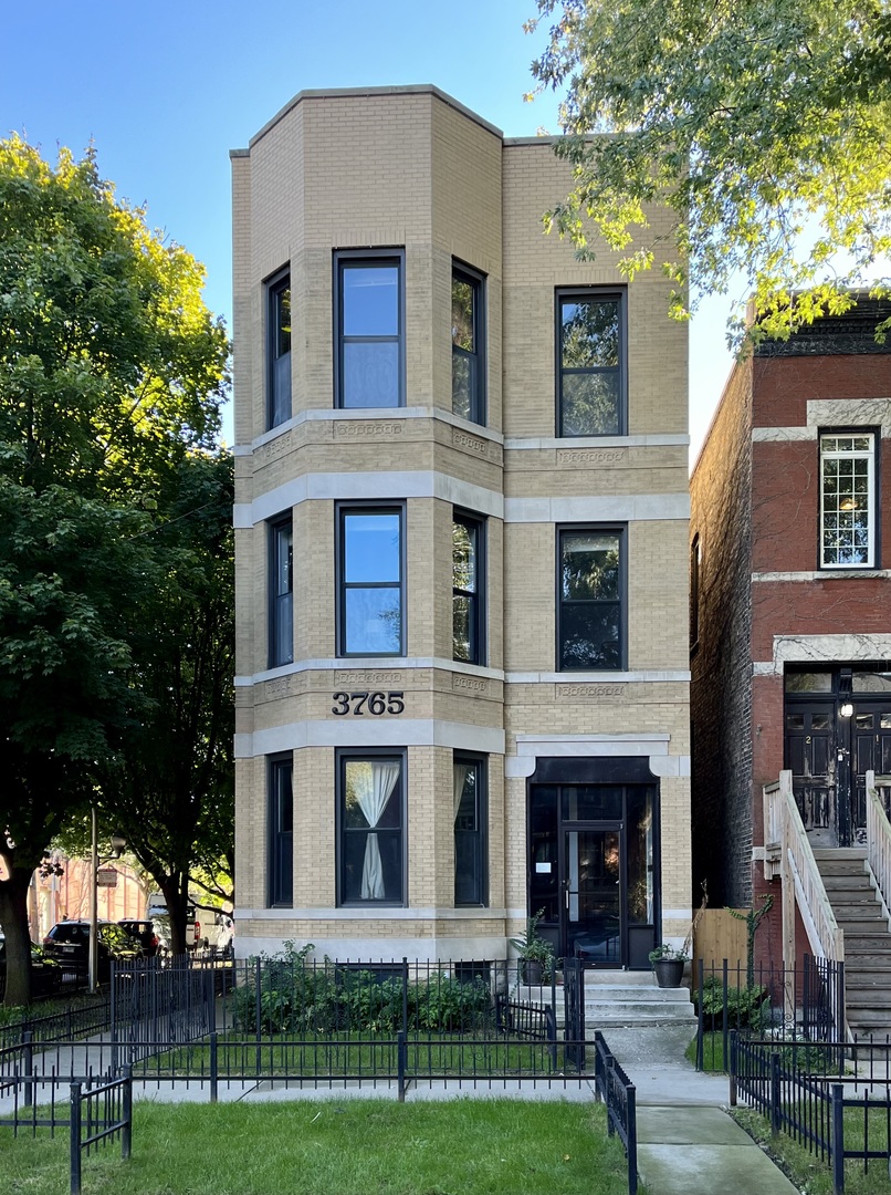 3765 N Kenmore Avenue #3W, Chicago, IL