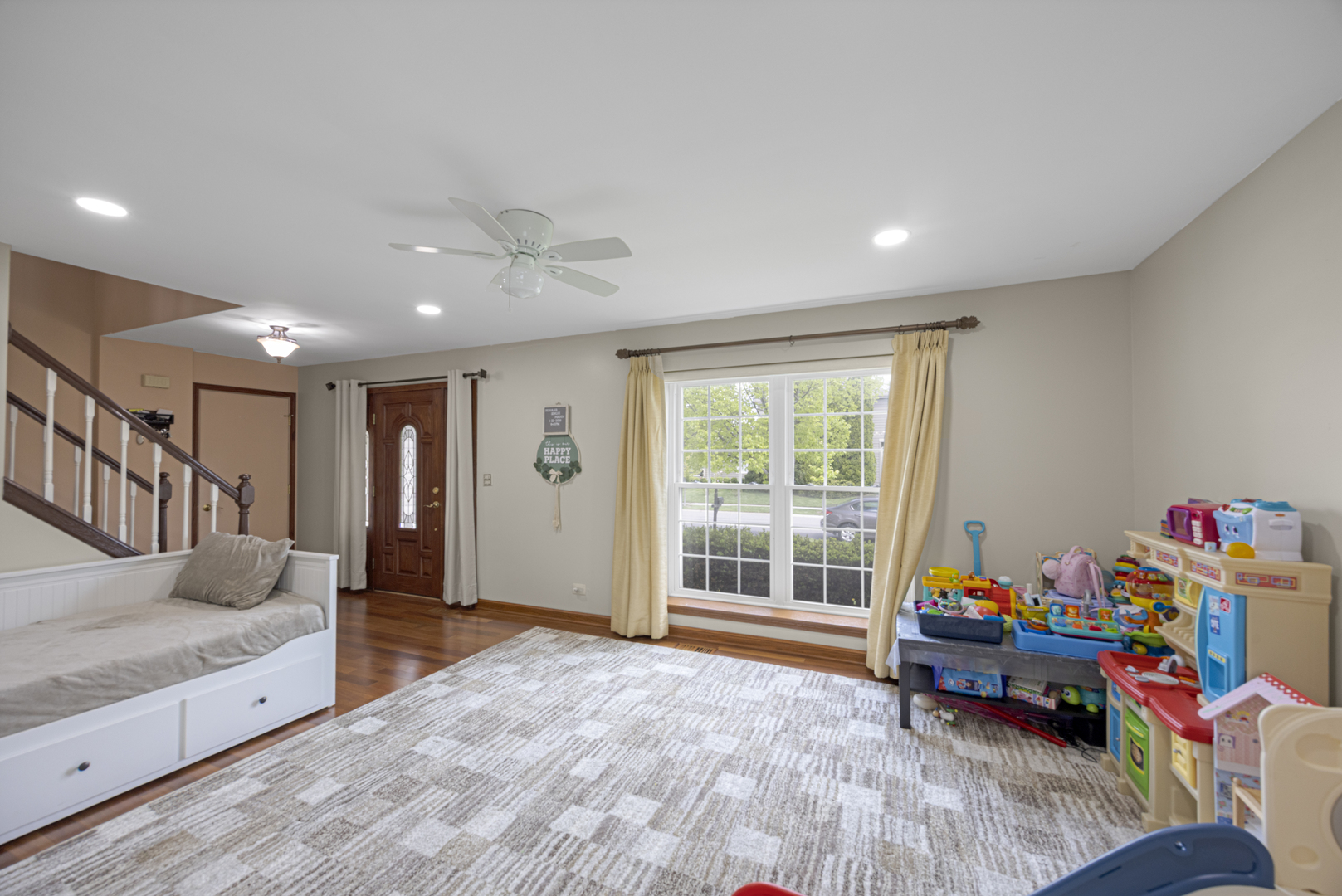 17 Buchanan Lane, Streamwood, IL